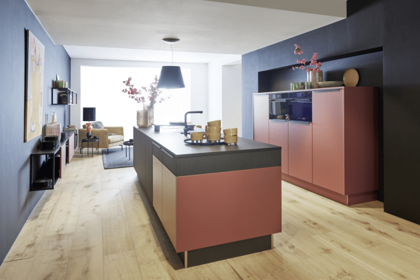 Moderne keuken met eiland Nolte henna rood