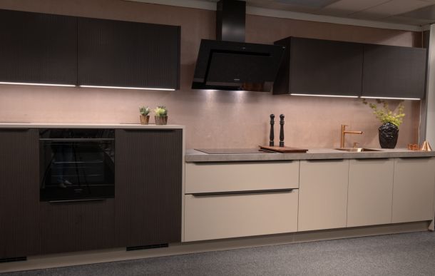 Nolte Plus Lava moderne keuken rechte opstelling