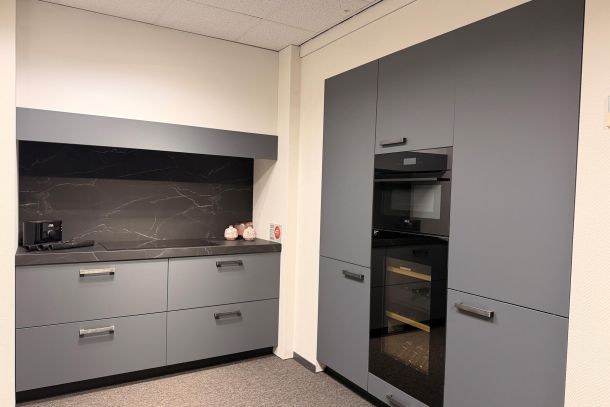 SHOWROOM AANBIEDING Punto keuken Fenix Grey