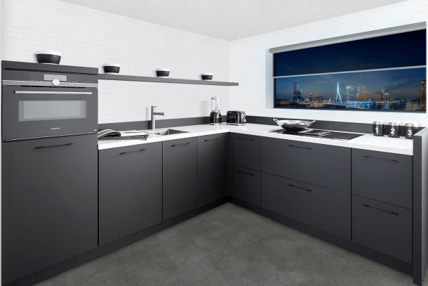 Strak moderne keuken hoekopstelling met Siemens InductionAir