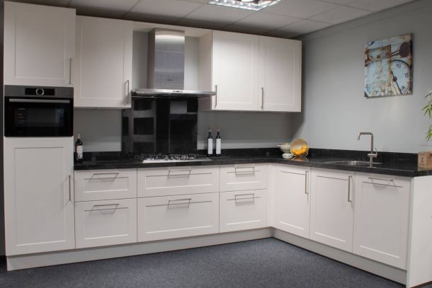 SHOWROOMKEUKEN moderne keuken met inbouwapparatuur